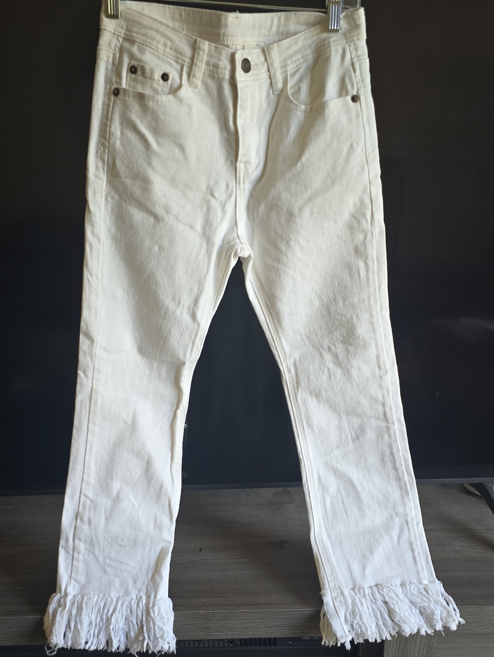 Sadie & Sage White Fringe Hem Cropped Jeans